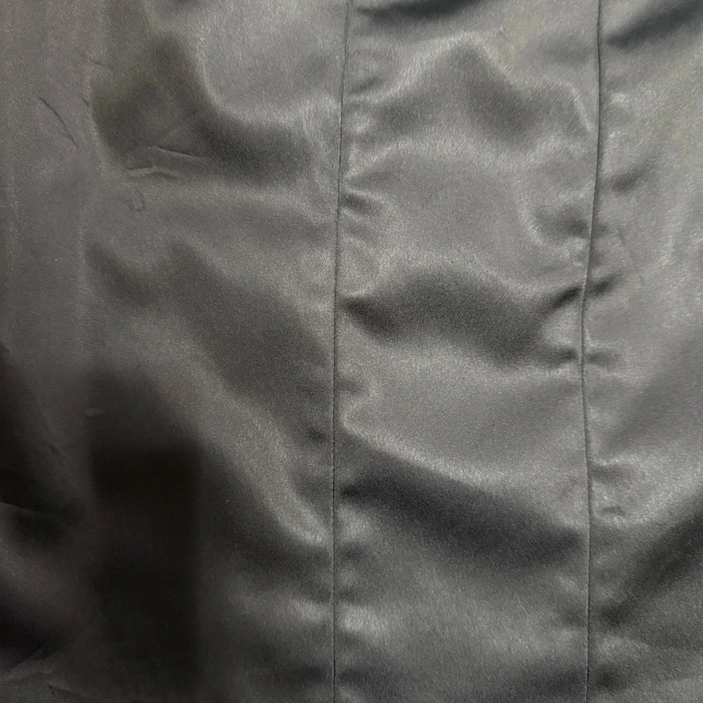 SKIRT of White House Black Market Sleek in Black